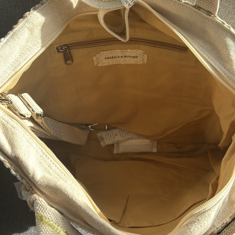 Tote - Picture 6 of 9